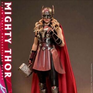 Mighty Thor Hot Toys Statue